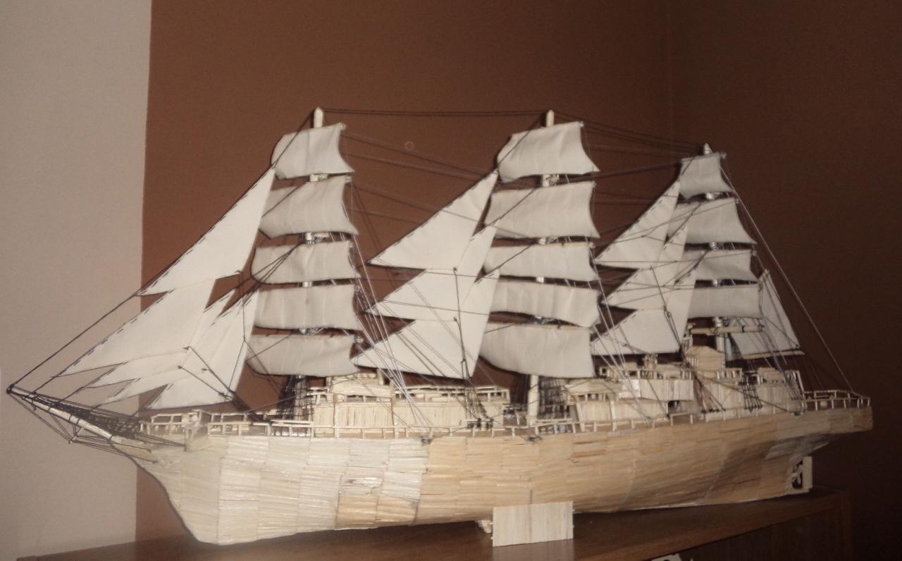 \"Dar Młodzieży\" z zapałek