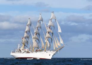 \"Dar Młodzieży\" pierwszy na mecie drugiego wyścigu The Tall Ships Races