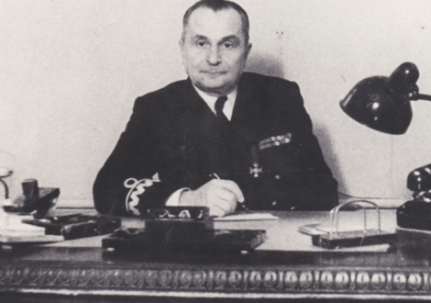 Były dyrektor PSM Adam Mohuczy, w marcu 1946 r. awansowany na kontradmirała, w grudniu 1949 r. aresztowany i skazany na 15 lat „za sabotaż”. Zmarł w więzieniu w Sztumie w 1953 roku.