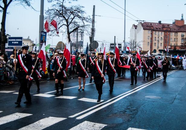 Studenci Akademii Morskiej w Gdyni podczas Parady Niepodległości, fot. Kamil Dopke