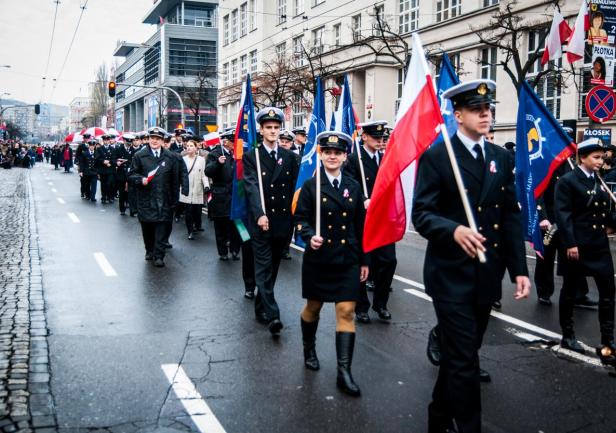 Studenci Akademii Morskiej podczas Parady Niepodległości, fot. Kamil Dopke