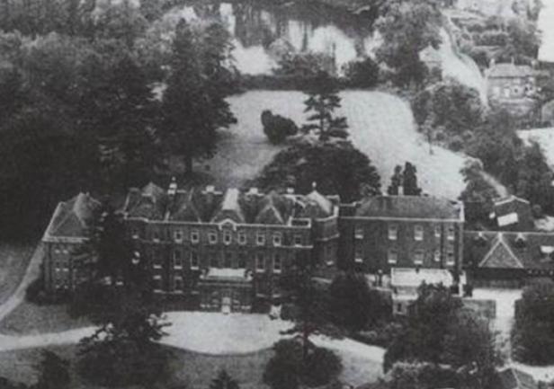 Budynek Szkoły Morskiej w Southampton w Anglii 1939-1945.