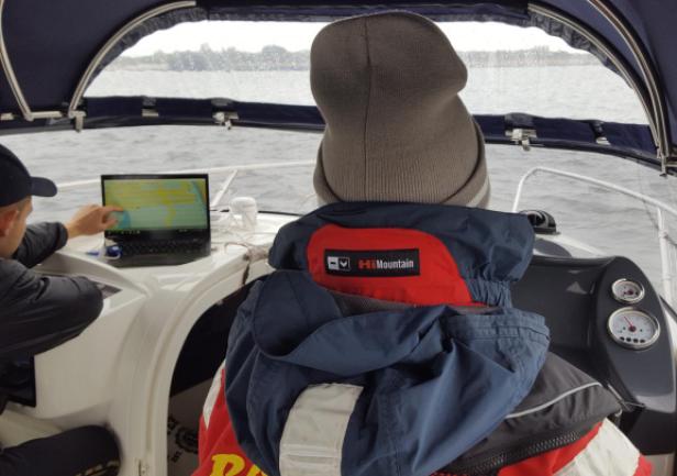 Studenci AMG realizują pomiary hydrograficzne Studenci AMG realizują pomiary hydrograficzne