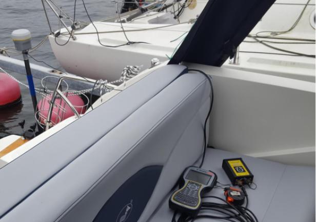 Studenci AMG realizują pomiary hydrograficzne Studenci AMG realizują pomiary hydrograficzne